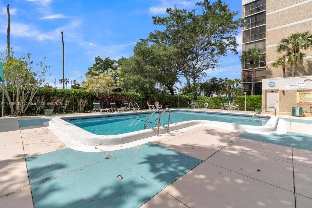Small Image of 16300 GOLF CLUB RD #401, Weston Number 25