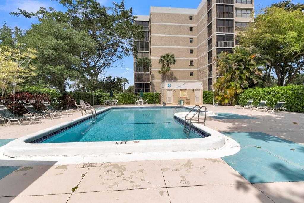 Small Image of 16300 GOLF CLUB RD #401, Weston Number 26