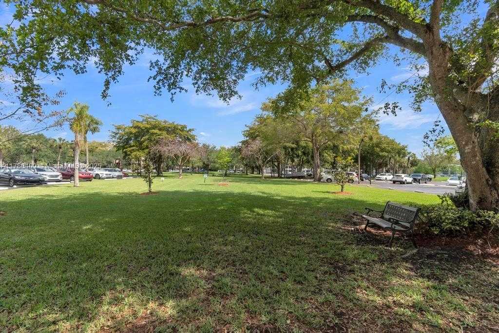 Small Image of 16300 GOLF CLUB RD #401, Weston Number 27