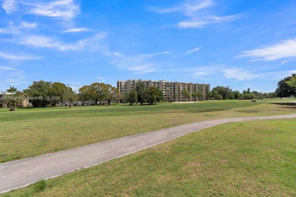 Small Image of 16300 GOLF CLUB RD #401, Weston Number 30
