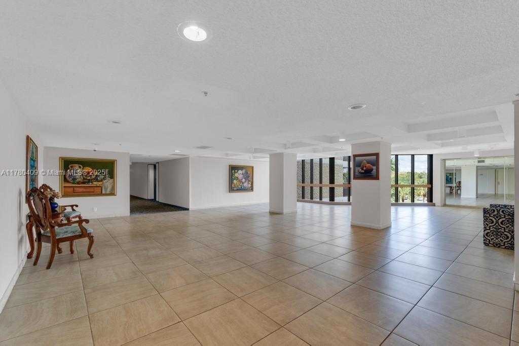 Small Image of 16300 GOLF CLUB RD #401, Weston Number 32