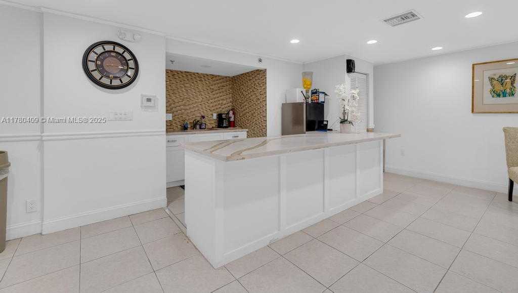 Small Image of 16300 GOLF CLUB RD #401, Weston Number 35