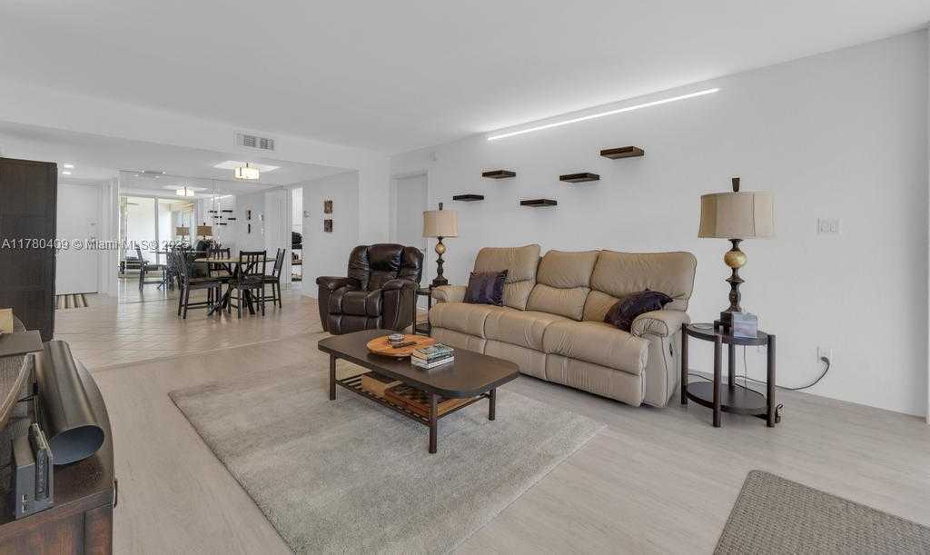 Small Image of 16300 GOLF CLUB RD #401, Weston Number 6