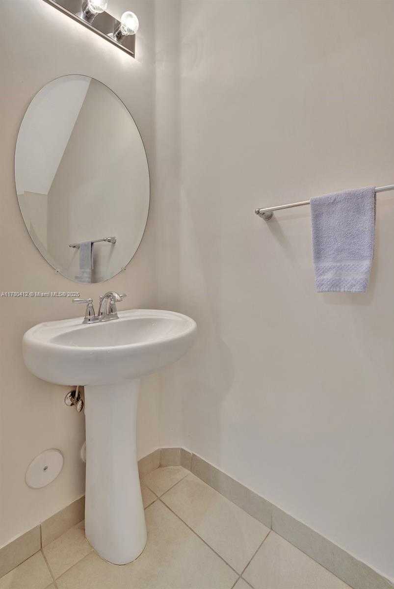 Small Image of 4208 NORTH DIXIE HWY #23, Oakland Park Number 20