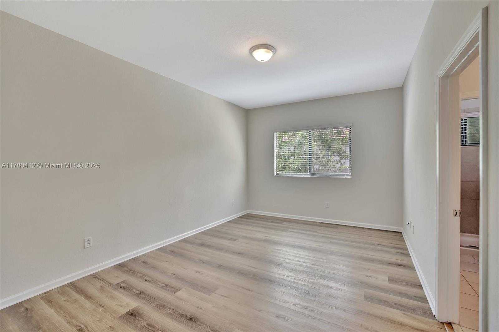 Small Image of 4208 NORTH DIXIE HWY #23, Oakland Park Number 27