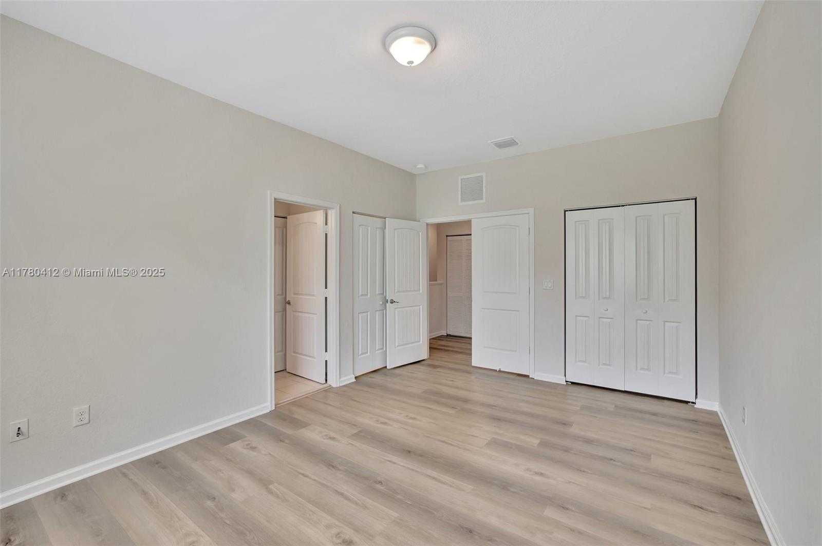 Small Image of 4208 NORTH DIXIE HWY #23, Oakland Park Number 29