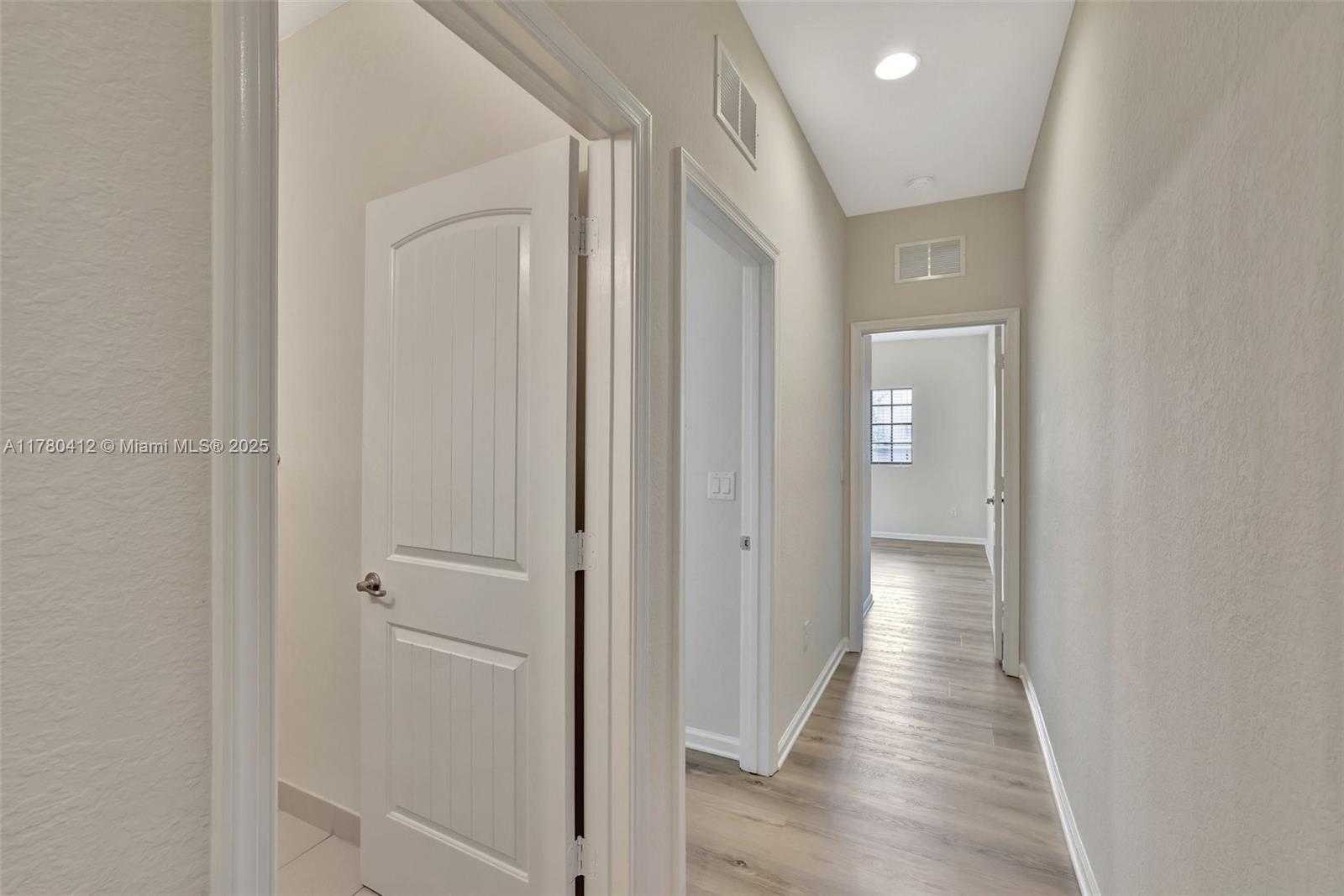 Small Image of 4208 NORTH DIXIE HWY #23, Oakland Park Number 36