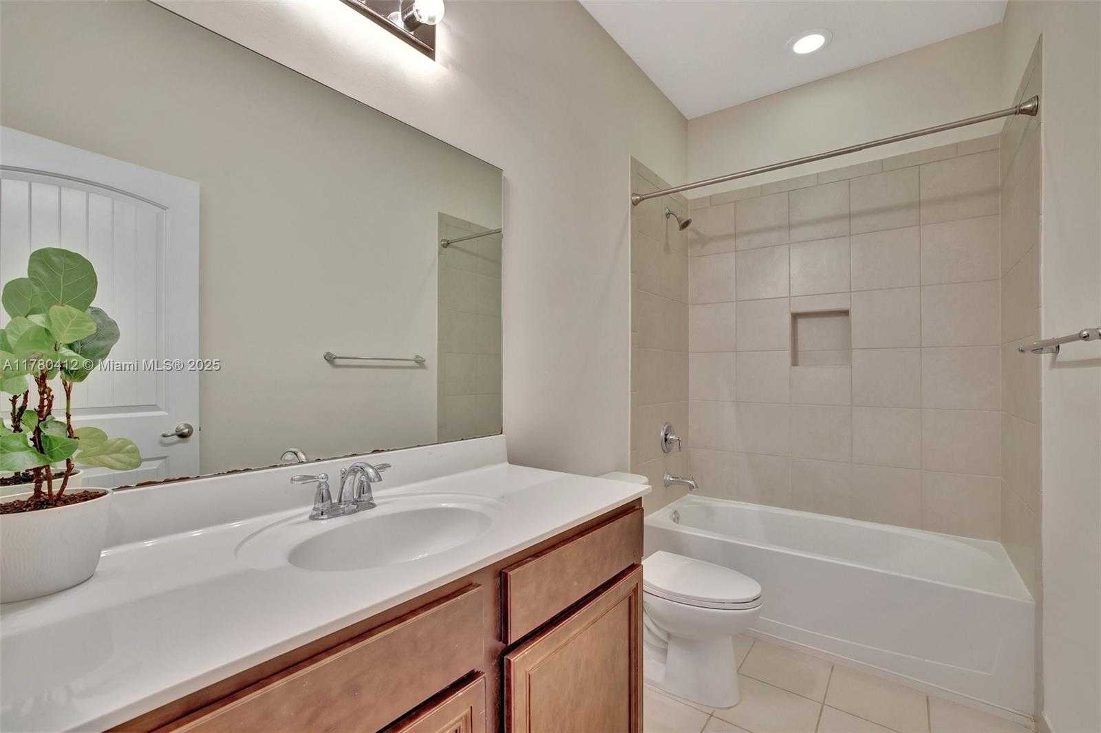 Small Image of 4208 NORTH DIXIE HWY #23, Oakland Park Number 40