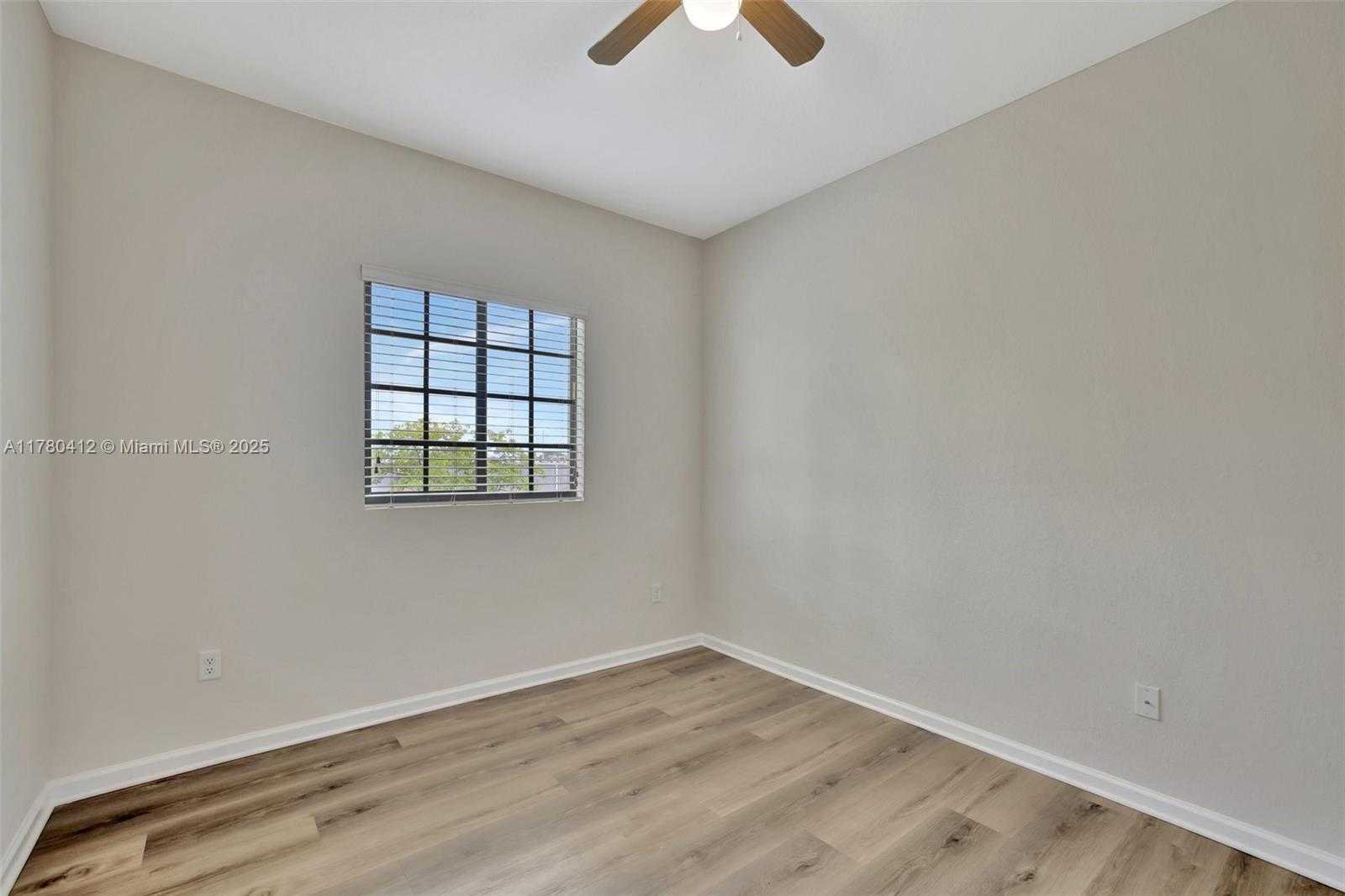 Small Image of 4208 NORTH DIXIE HWY #23, Oakland Park Number 44