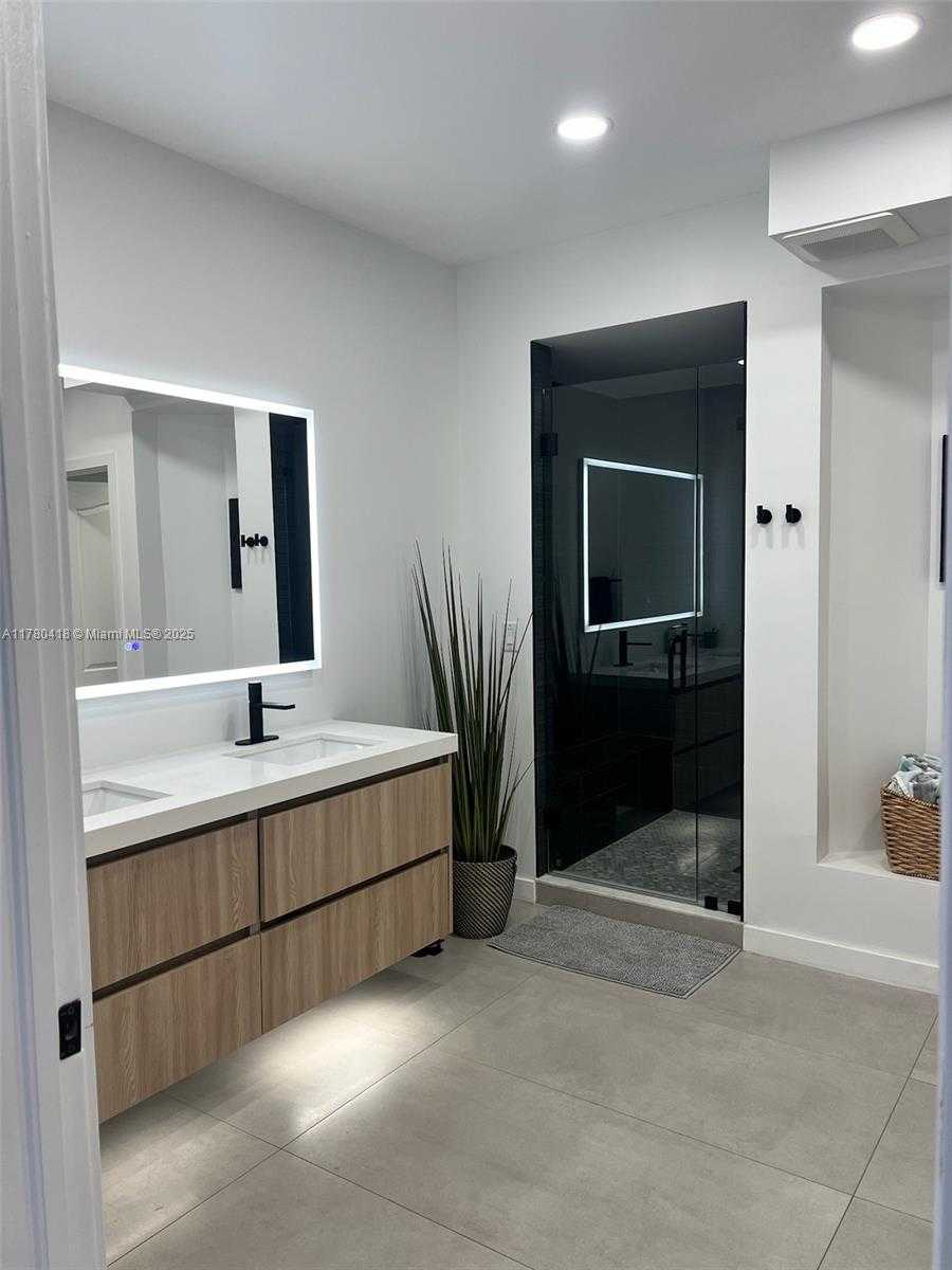 Small Image of 10770 NORTH WEST 66TH ST #203, Doral Number 18