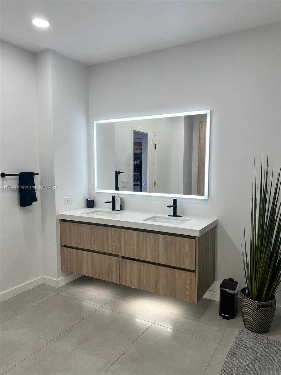 Small Image of 10770 NORTH WEST 66TH ST #203, Doral Number 19