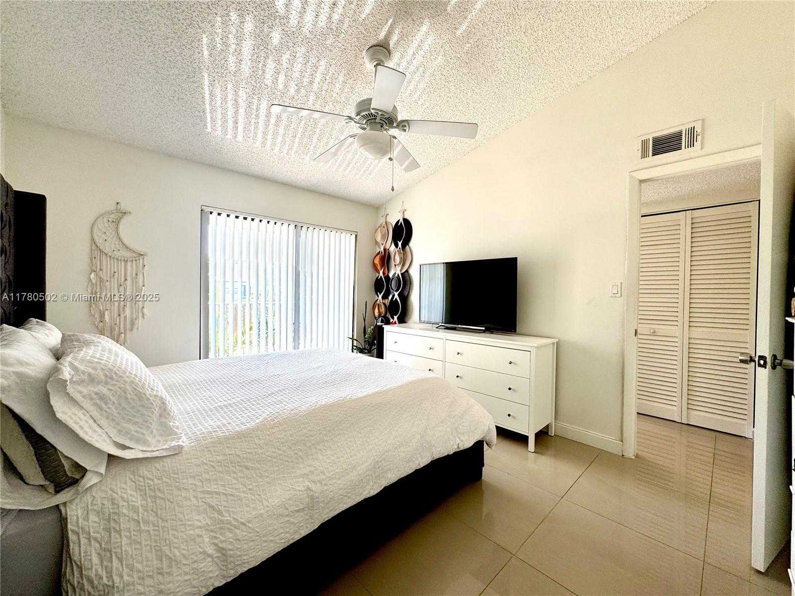 Small Image of 550 SOUTH PARK RD #36-8, Hollywood Number 13