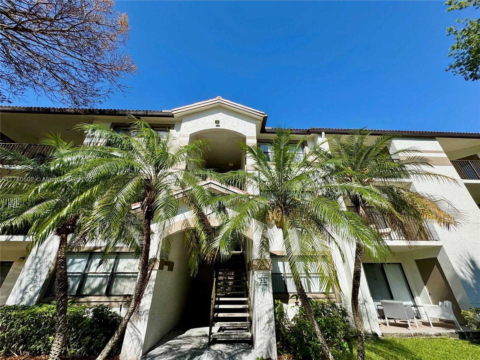Small Image of 550 SOUTH PARK RD #36-8, Hollywood Number 2