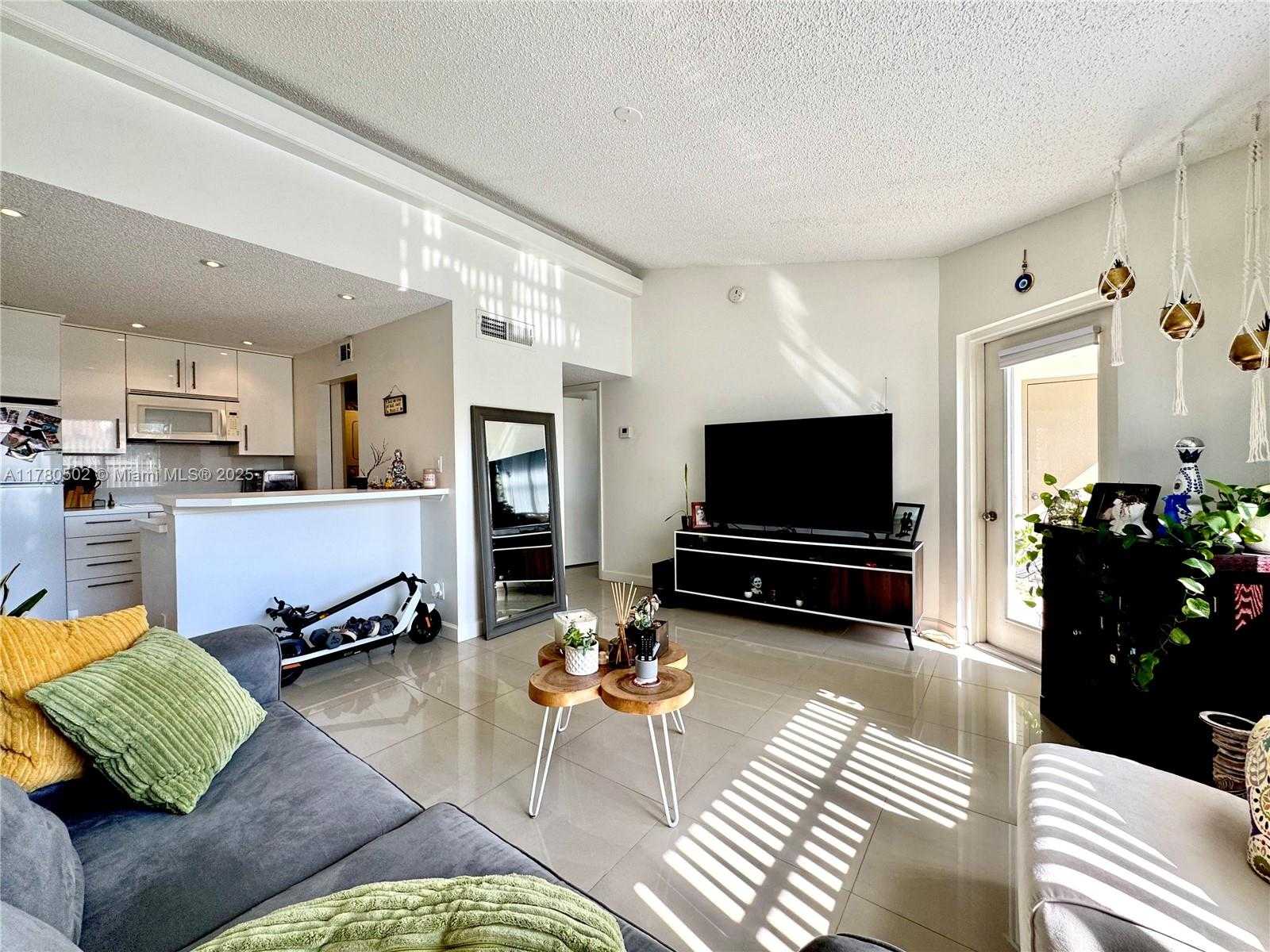 Small Image of 550 SOUTH PARK RD #36-8, Hollywood Number 3