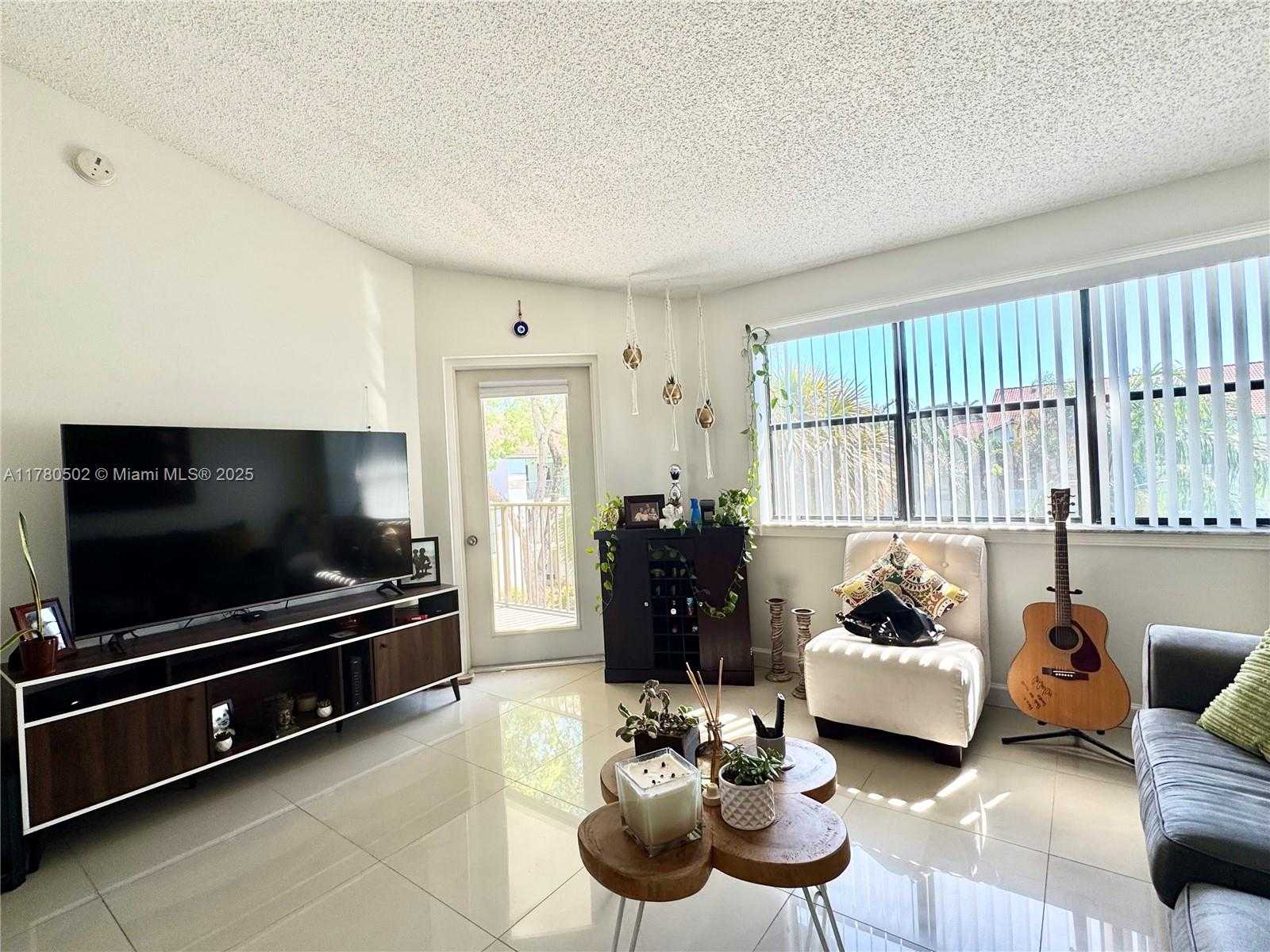 Small Image of 550 SOUTH PARK RD #36-8, Hollywood Number 9