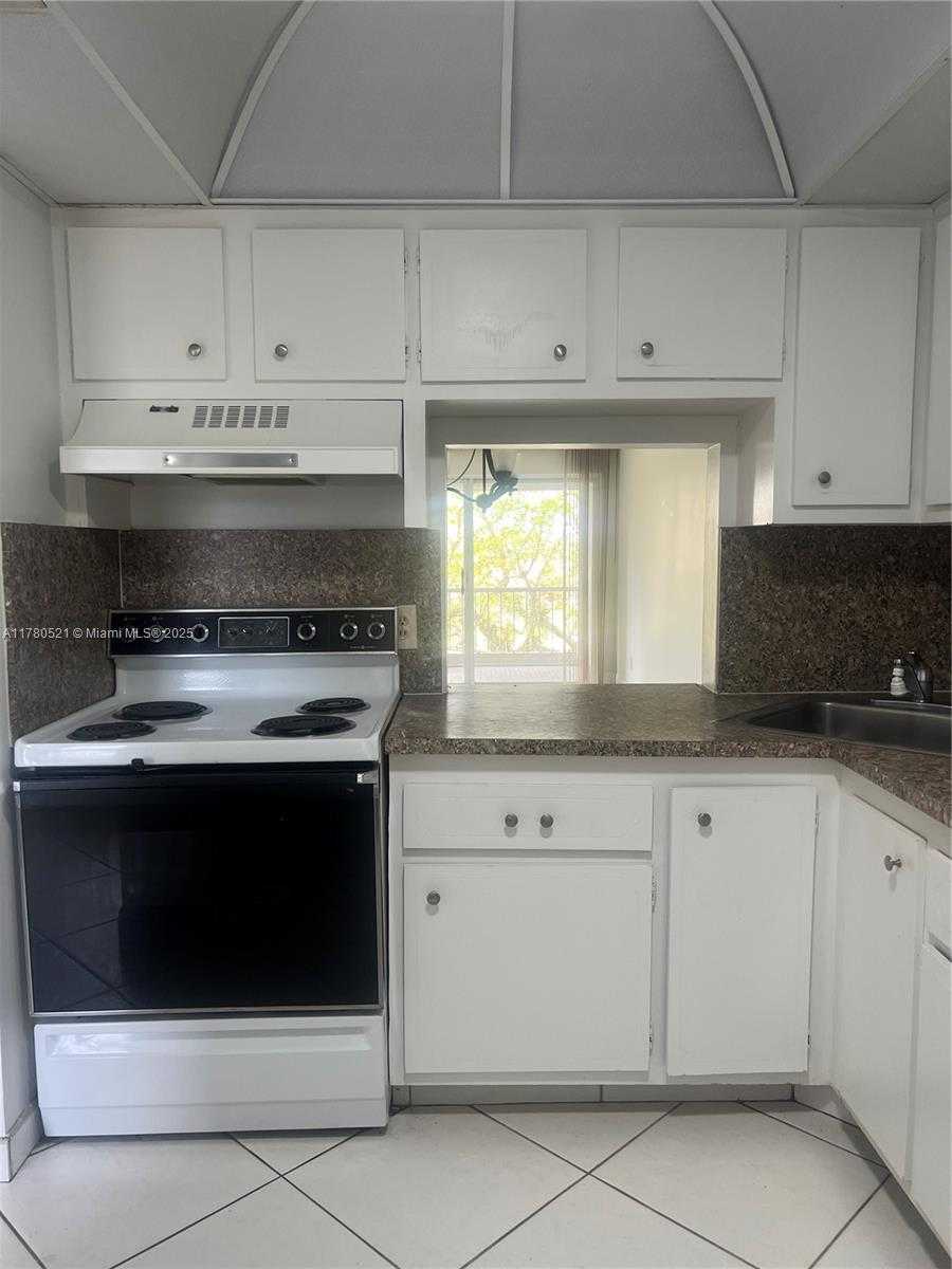 Small Image of 6091 NORTH WEST 61 AVENUE #310, Tamarac Number 11