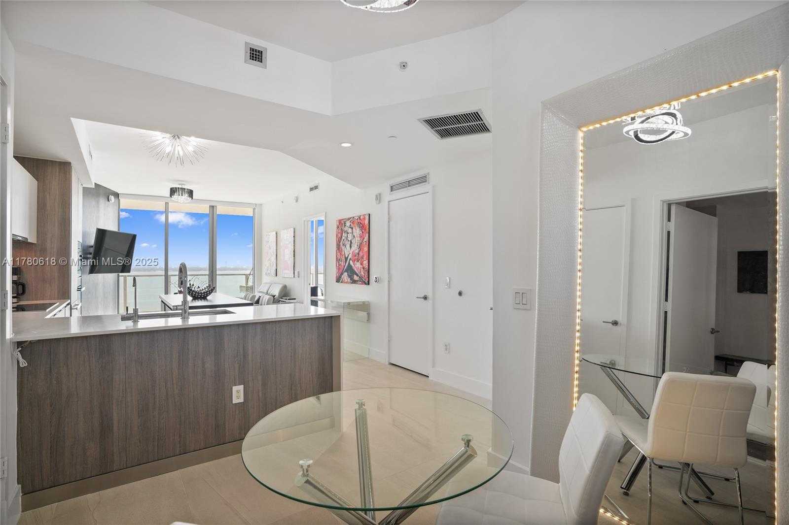Small Image of 2900 NE 7th Ave, Miami, FL 33137, USA Number 10