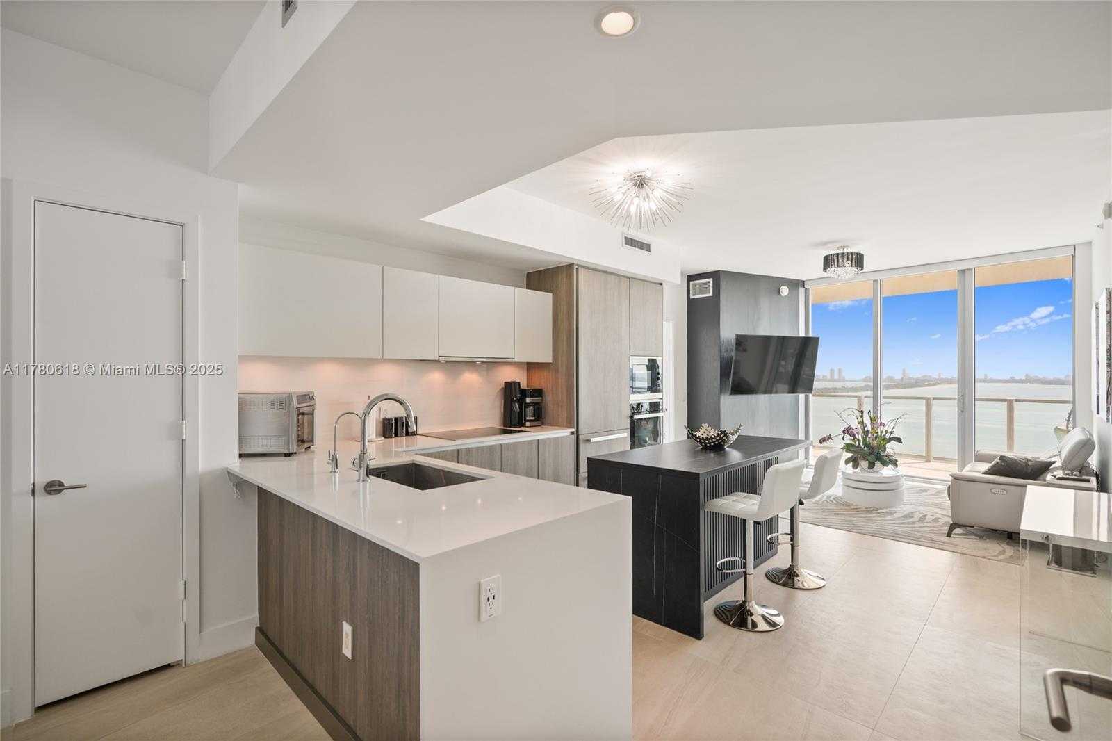 Small Image of 2900 NE 7th Ave, Miami, FL 33137, USA Number 11