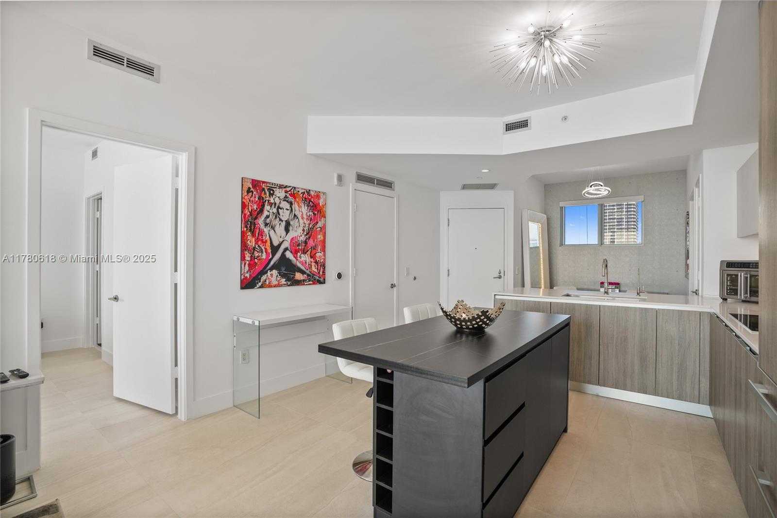 Small Image of 2900 NE 7th Ave, Miami, FL 33137, USA Number 15