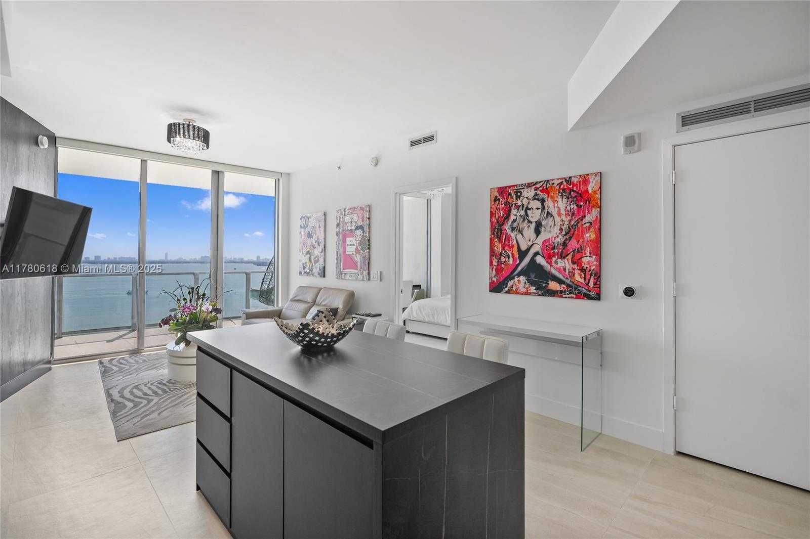 Small Image of 2900 NE 7th Ave, Miami, FL 33137, USA Number 16