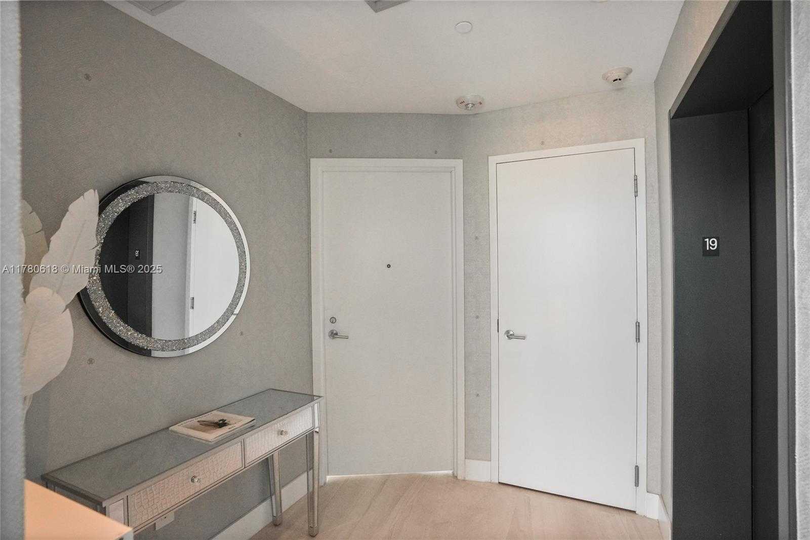 Small Image of 2900 NE 7th Ave, Miami, FL 33137, USA Number 2