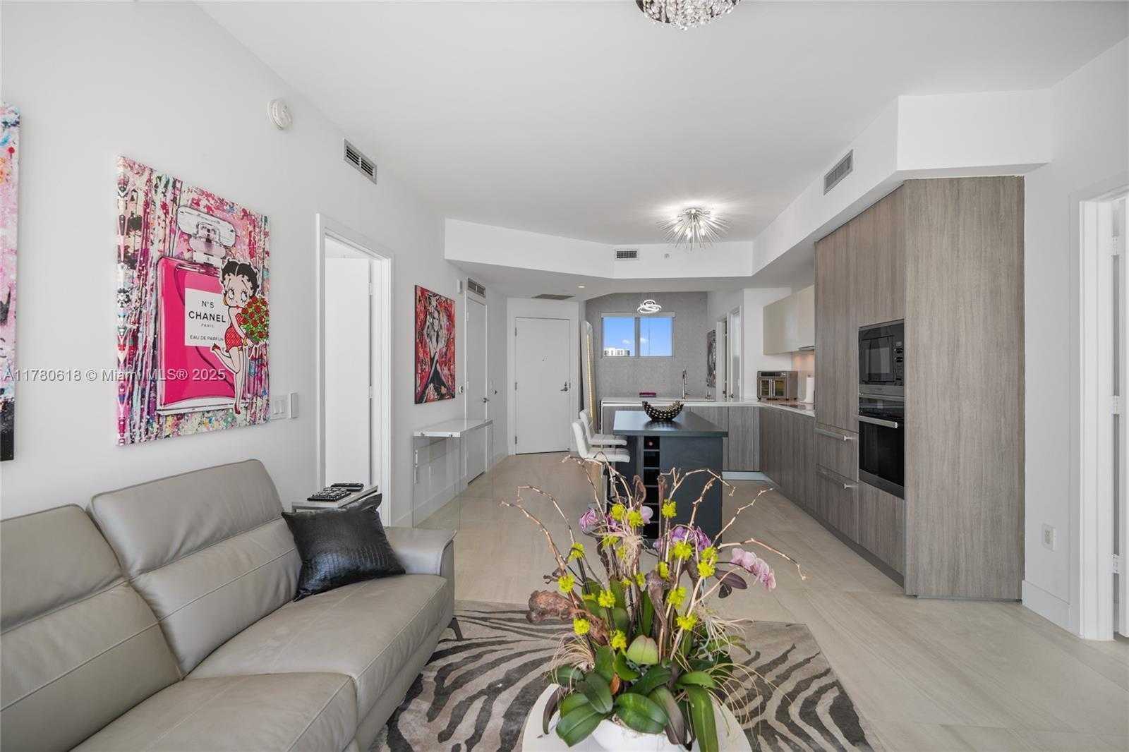 Small Image of 2900 NE 7th Ave, Miami, FL 33137, USA Number 20