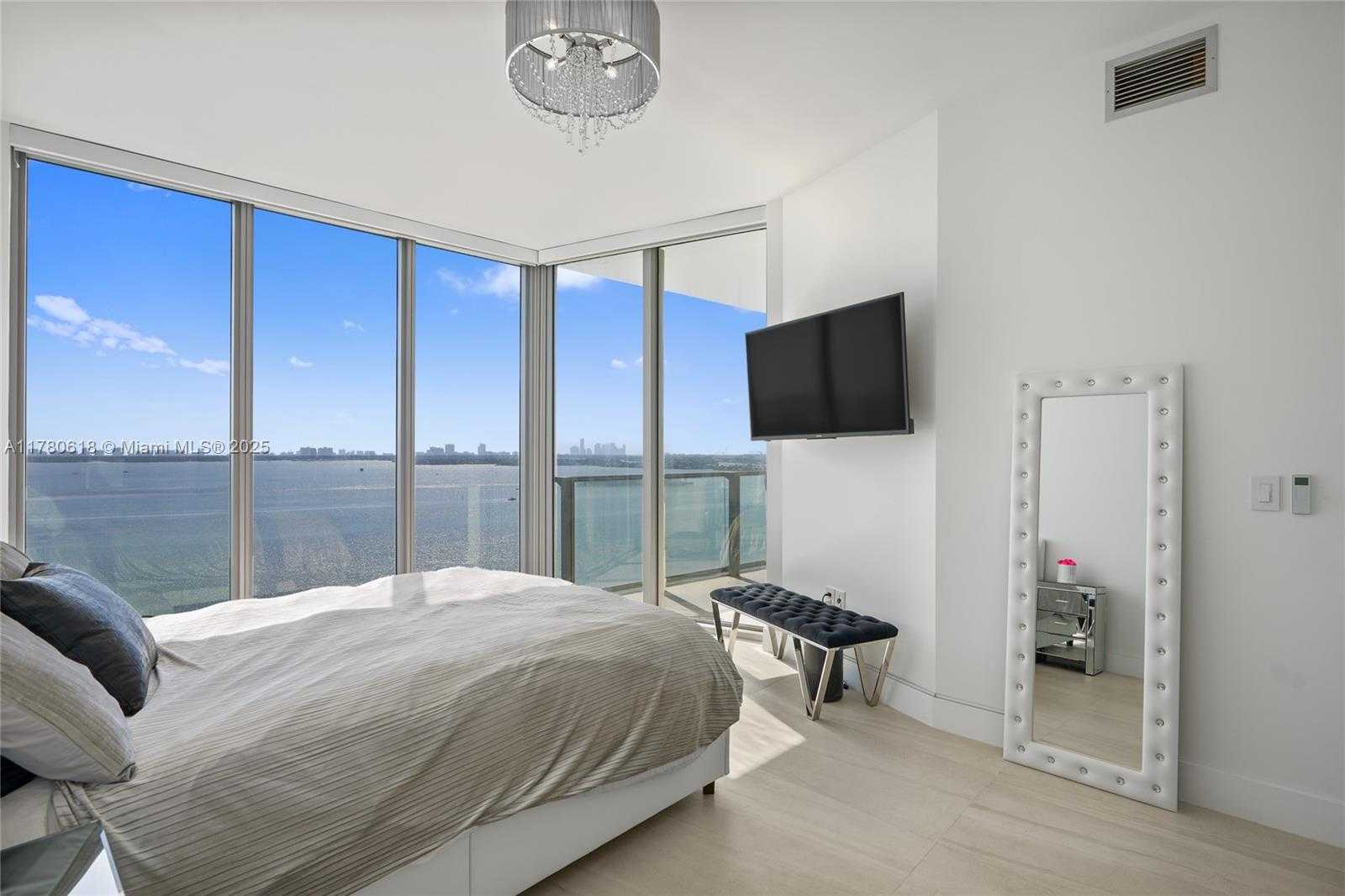 Small Image of 2900 NE 7th Ave, Miami, FL 33137, USA Number 23
