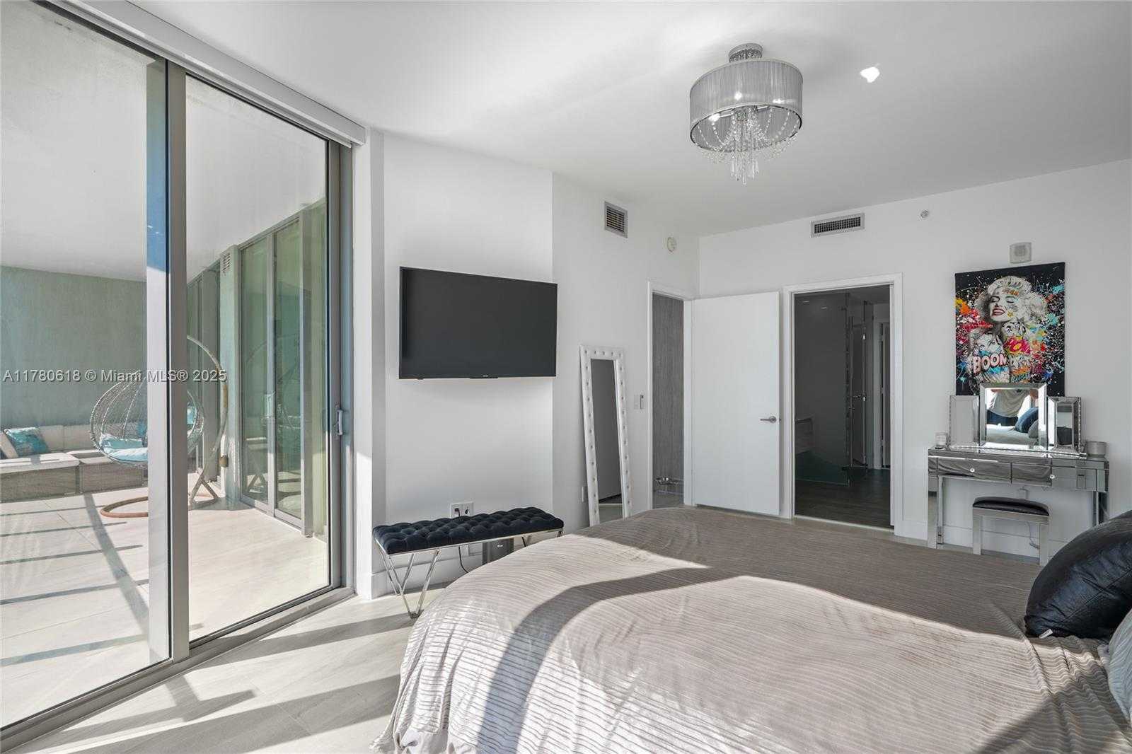 Small Image of 2900 NE 7th Ave, Miami, FL 33137, USA Number 26