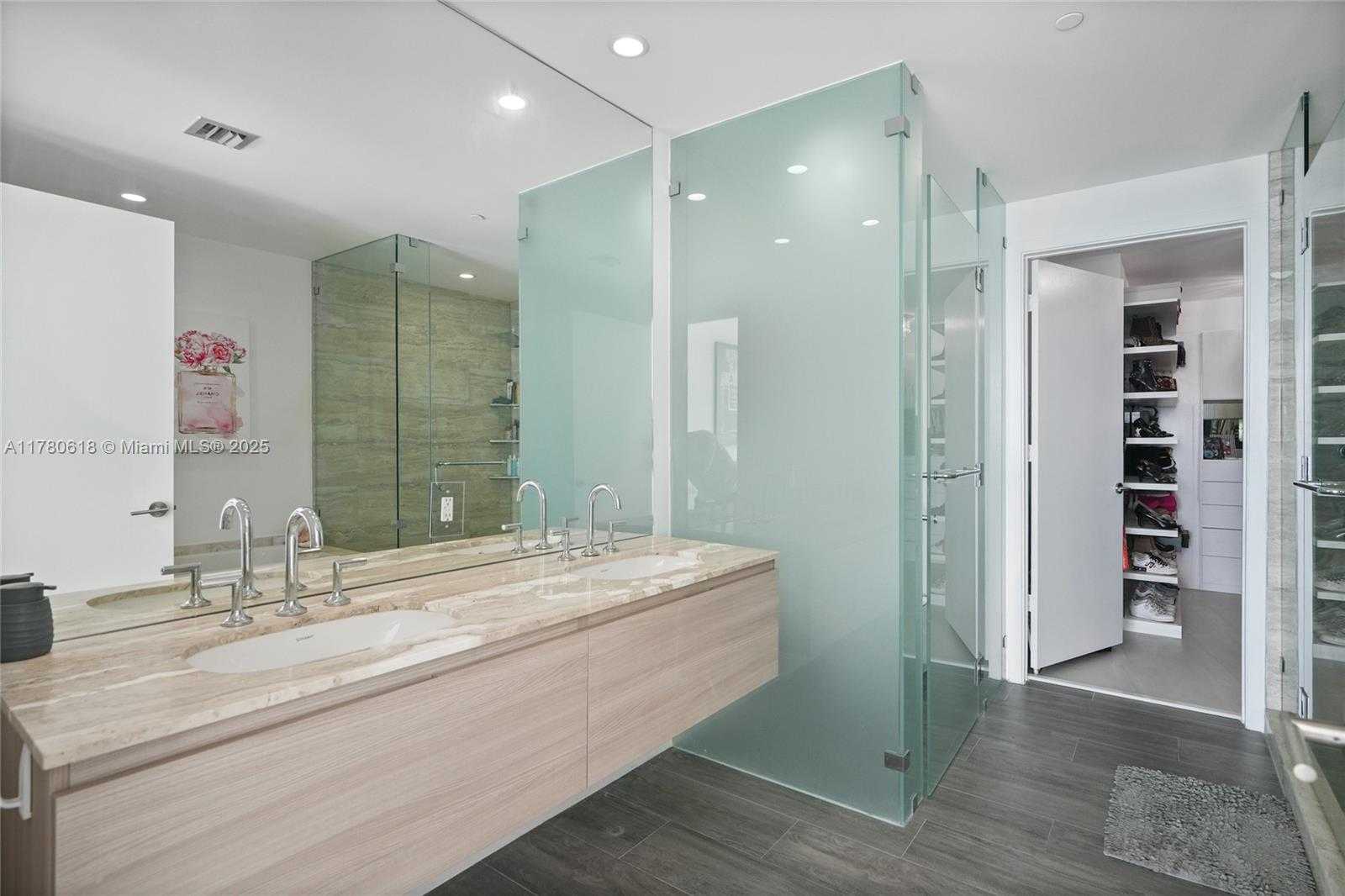 Small Image of 2900 NE 7th Ave, Miami, FL 33137, USA Number 27