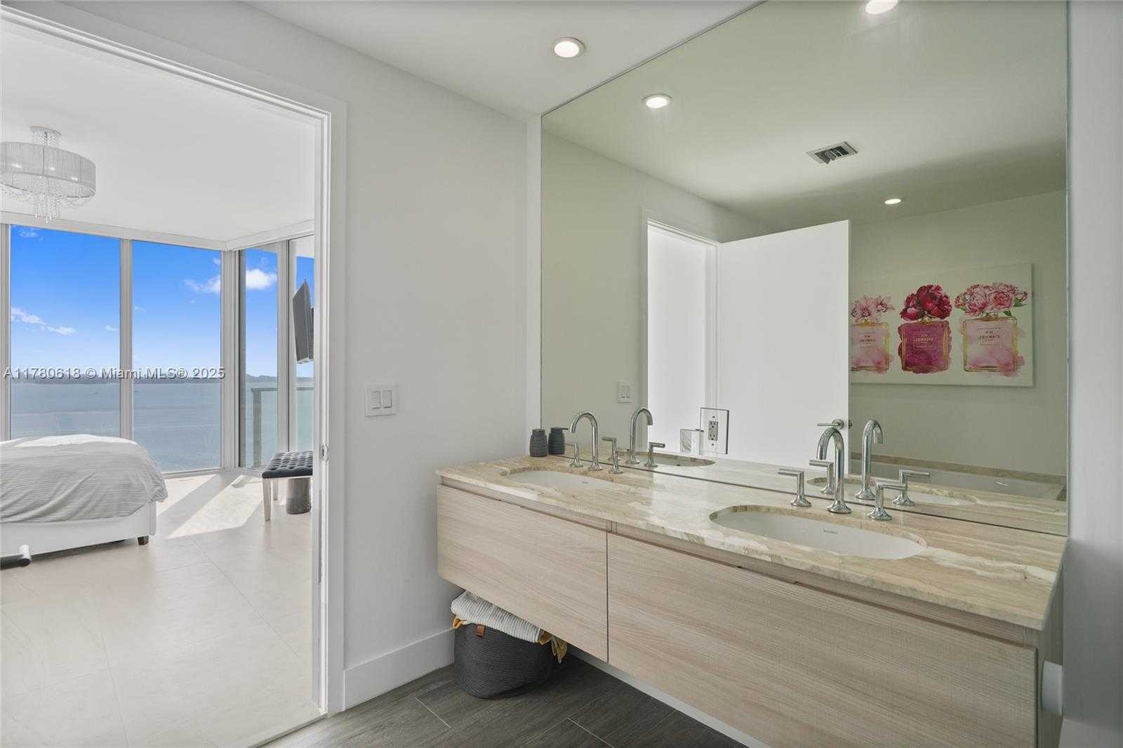 Small Image of 2900 NE 7th Ave, Miami, FL 33137, USA Number 29