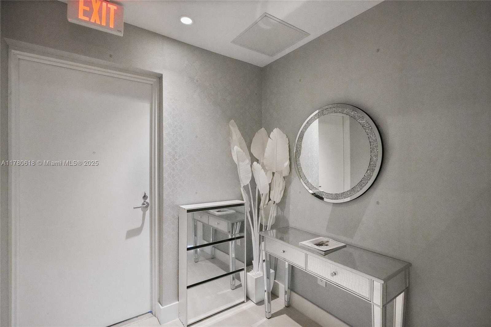 Small Image of 2900 NE 7th Ave, Miami, FL 33137, USA Number 3
