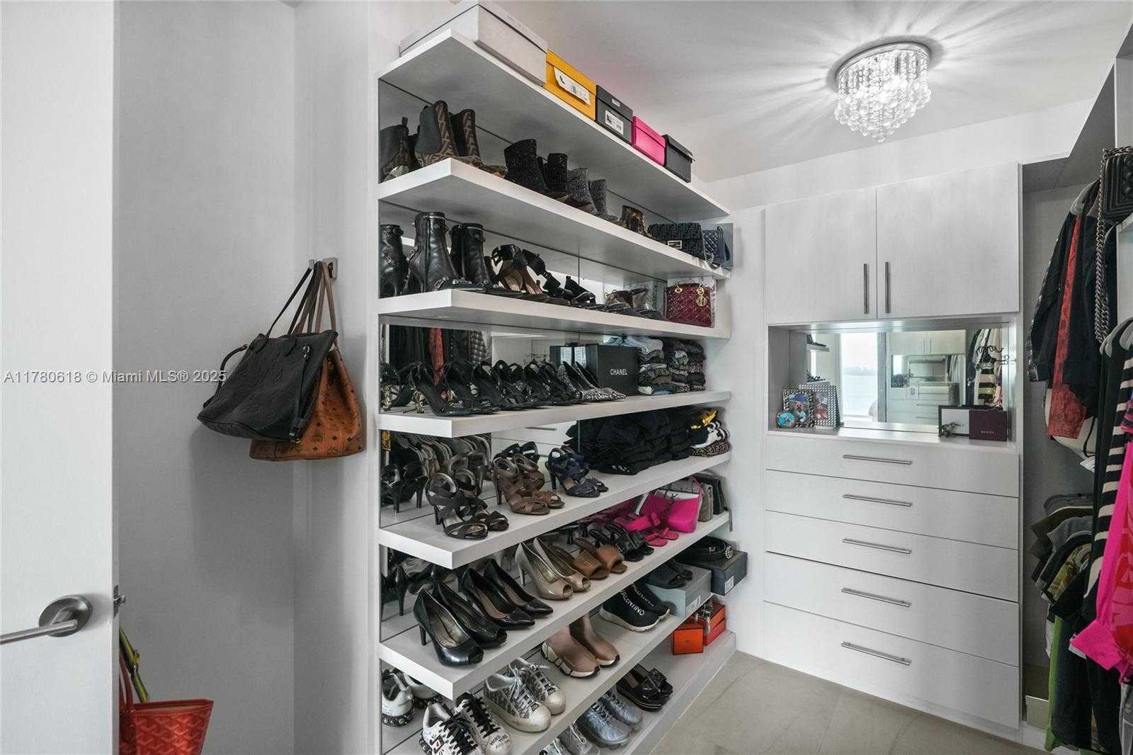 Small Image of 2900 NE 7th Ave, Miami, FL 33137, USA Number 31