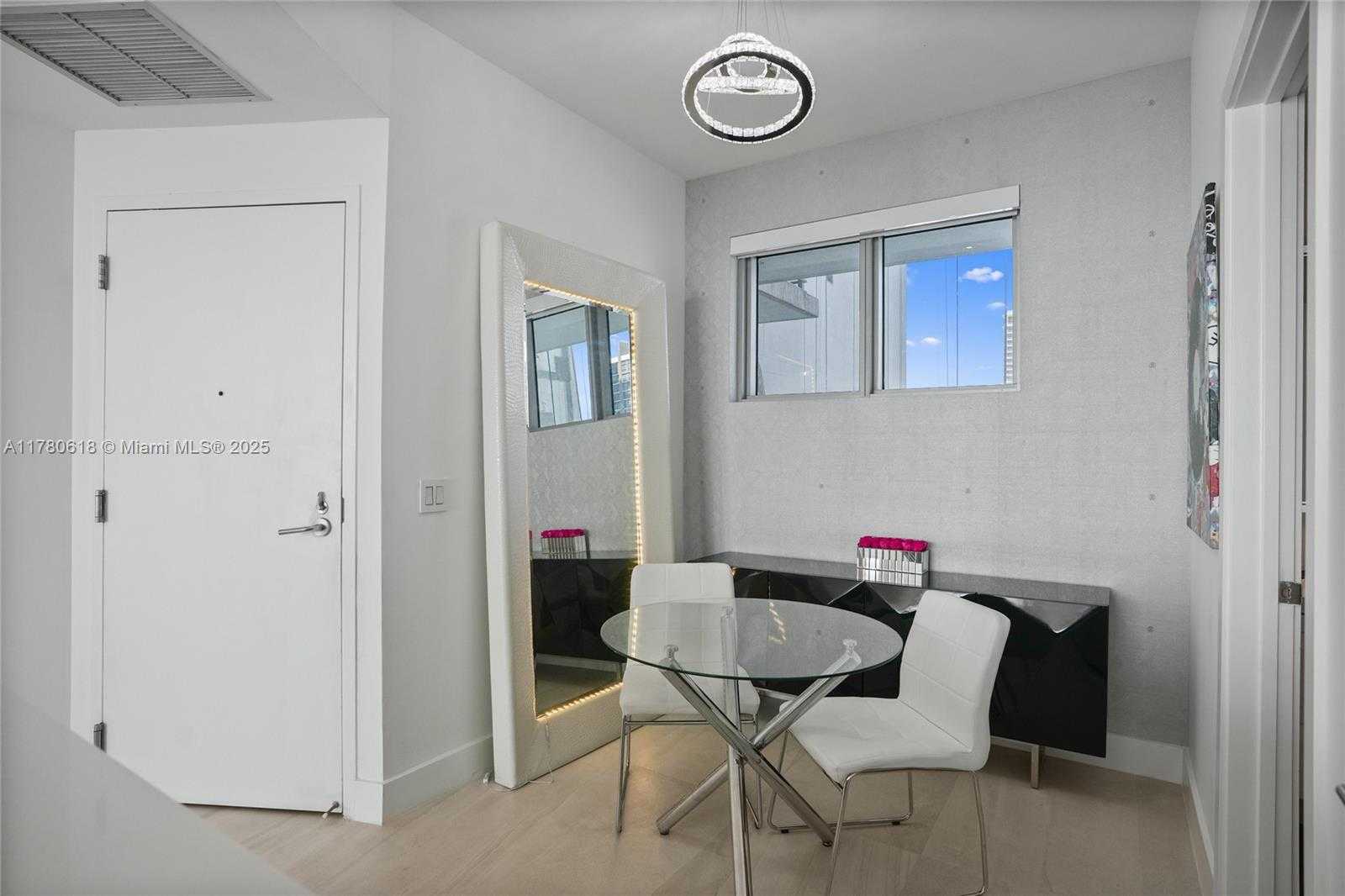 Small Image of 2900 NE 7th Ave, Miami, FL 33137, USA Number 5