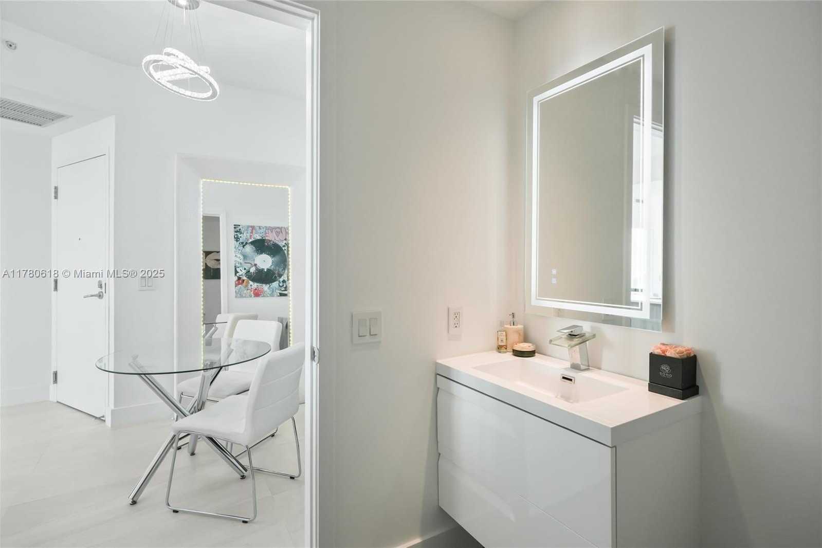 Small Image of 2900 NE 7th Ave, Miami, FL 33137, USA Number 6