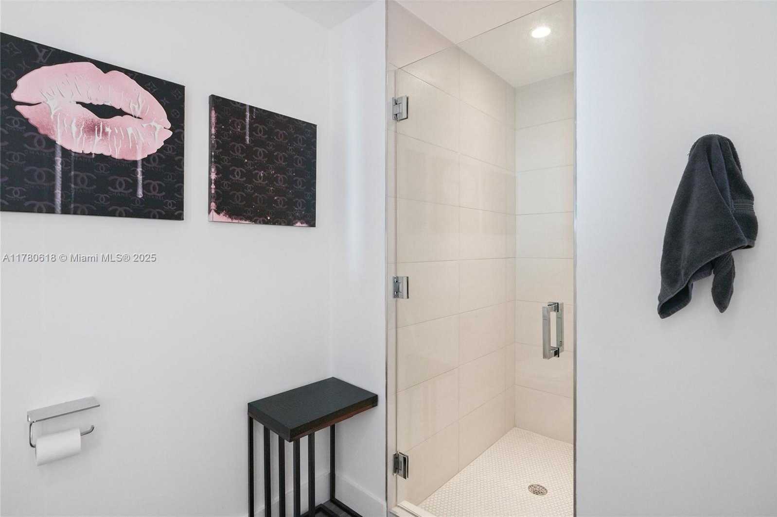 Small Image of 2900 NE 7th Ave, Miami, FL 33137, USA Number 8