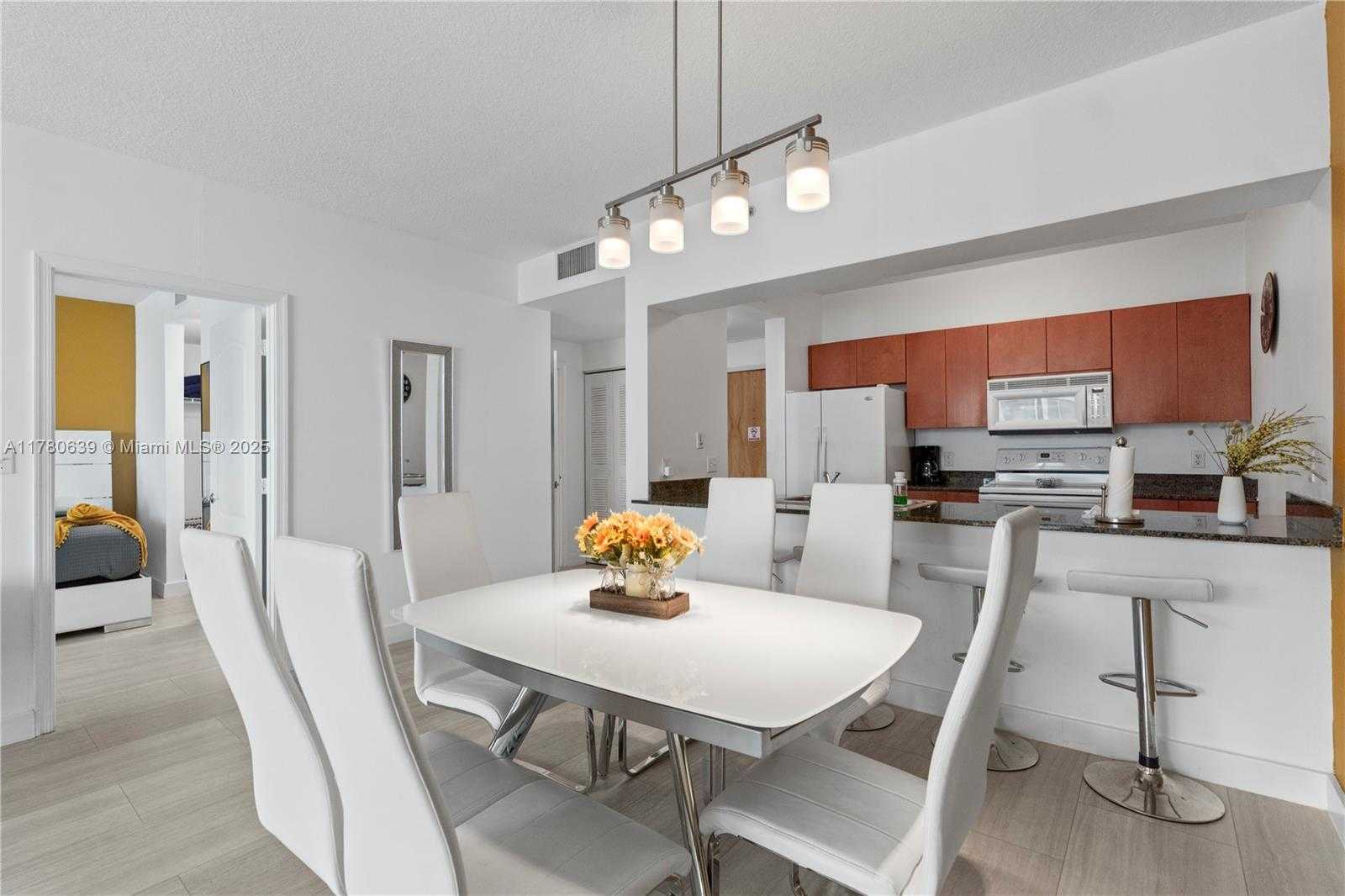 Small Image of 1200 BRICKELL BAY DR #PH 4218, Miami Number 14