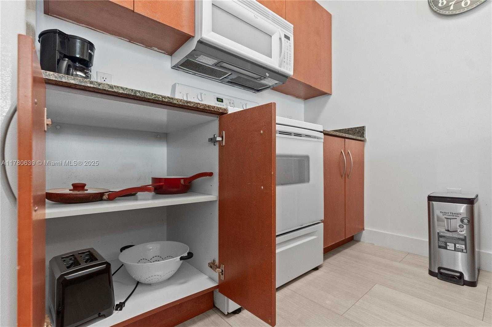 Small Image of 1200 BRICKELL BAY DR #PH 4218, Miami Number 24
