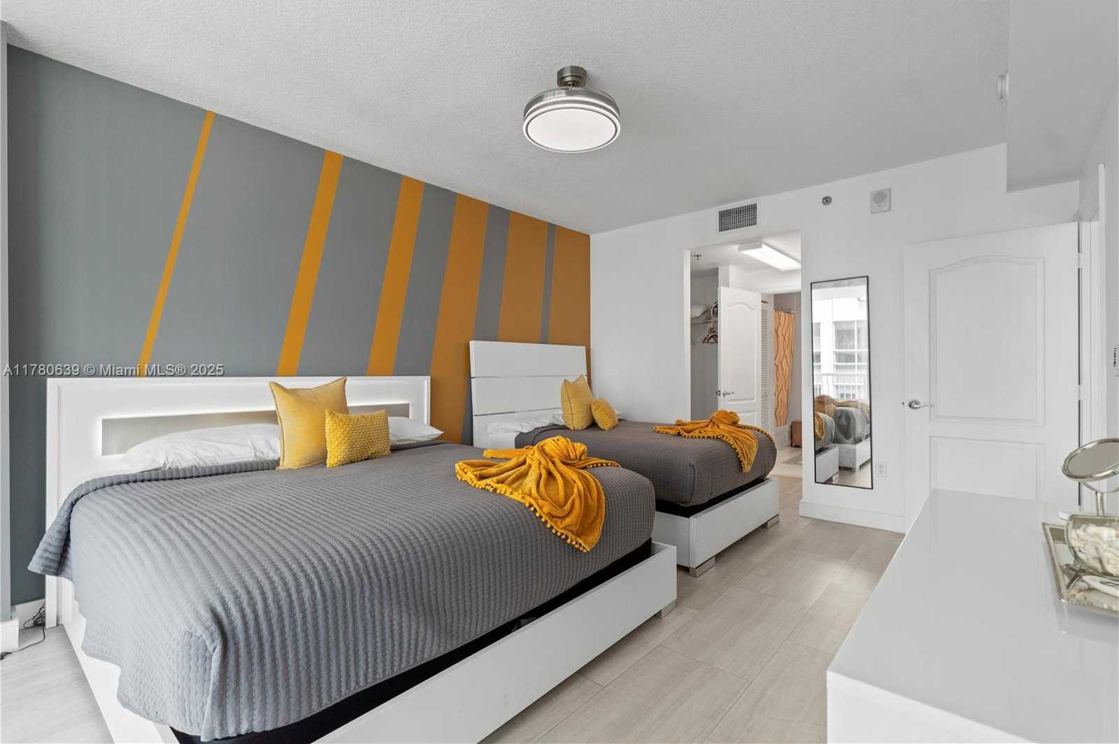 Small Image of 1200 BRICKELL BAY DR #PH 4218, Miami Number 27