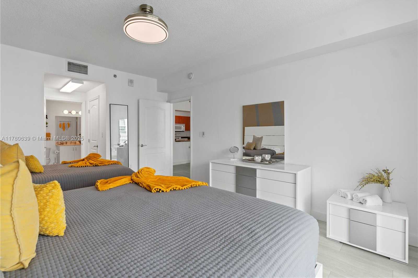 Small Image of 1200 BRICKELL BAY DR #PH 4218, Miami Number 28
