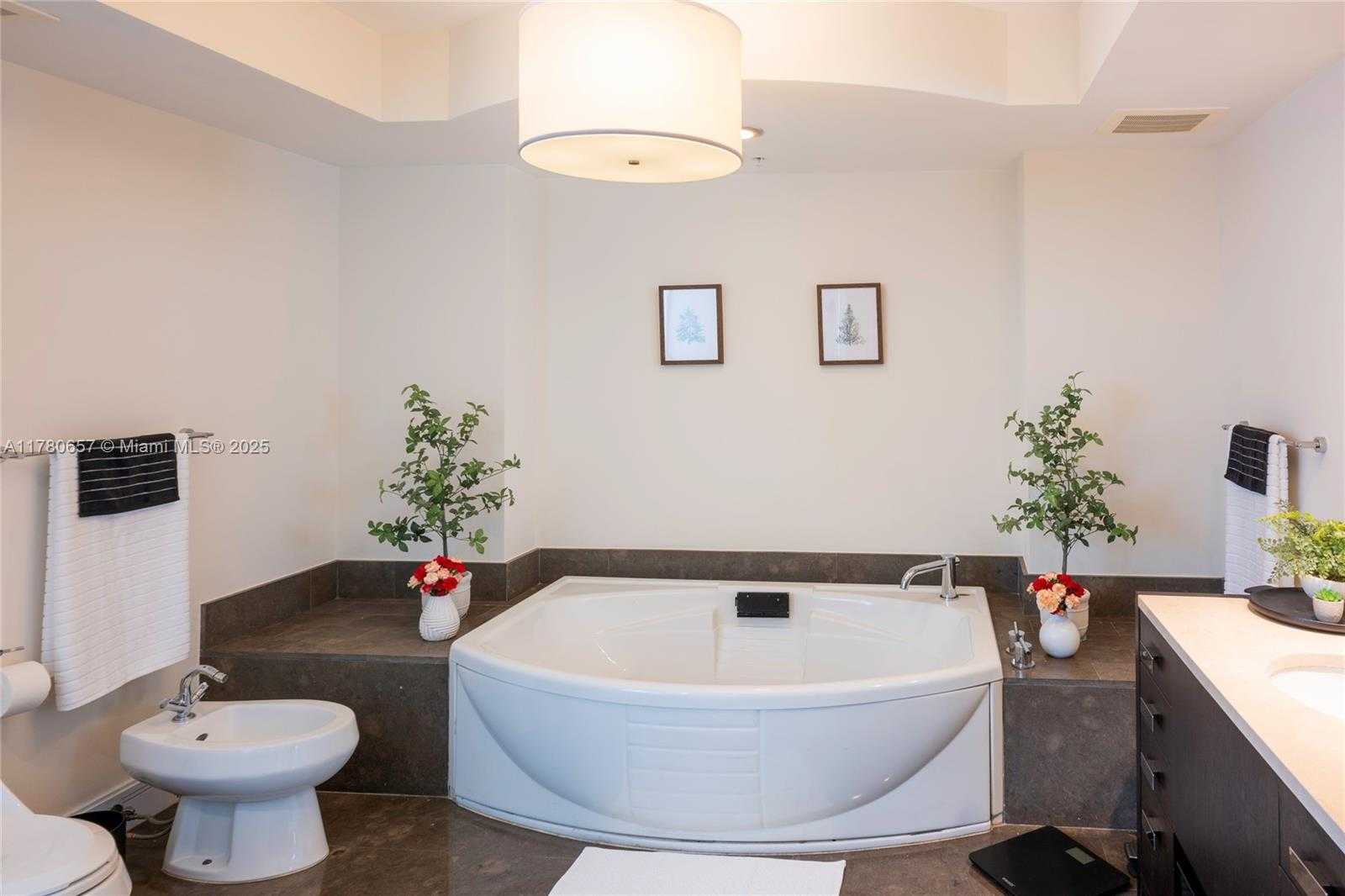 Small Image of 18201 COLLINS AVE #5301, Sunny Isles Beach Number 14