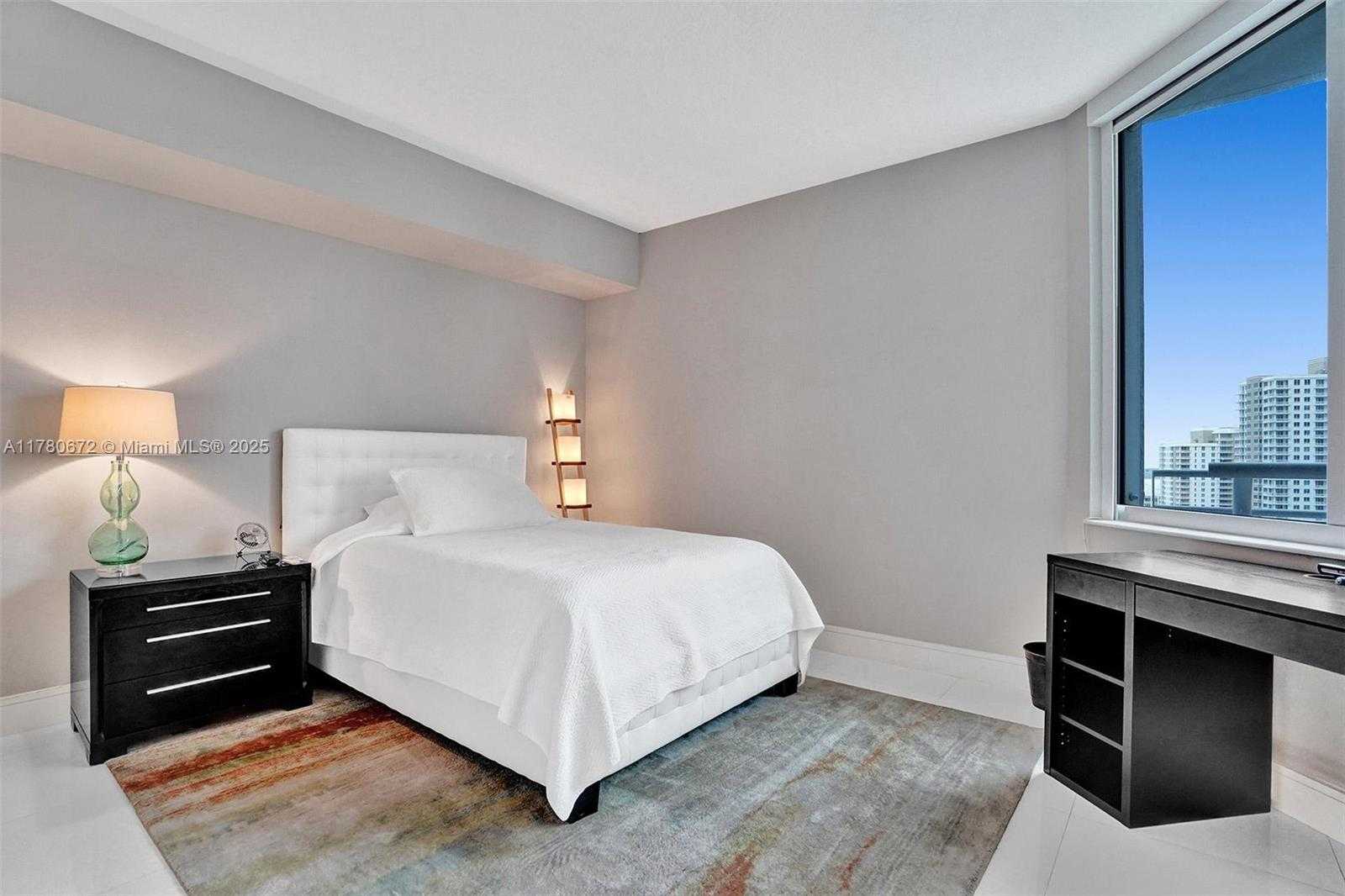 Small Image of 325 SOUTH BISCAYNE BLVD #2519, Miami Number 11