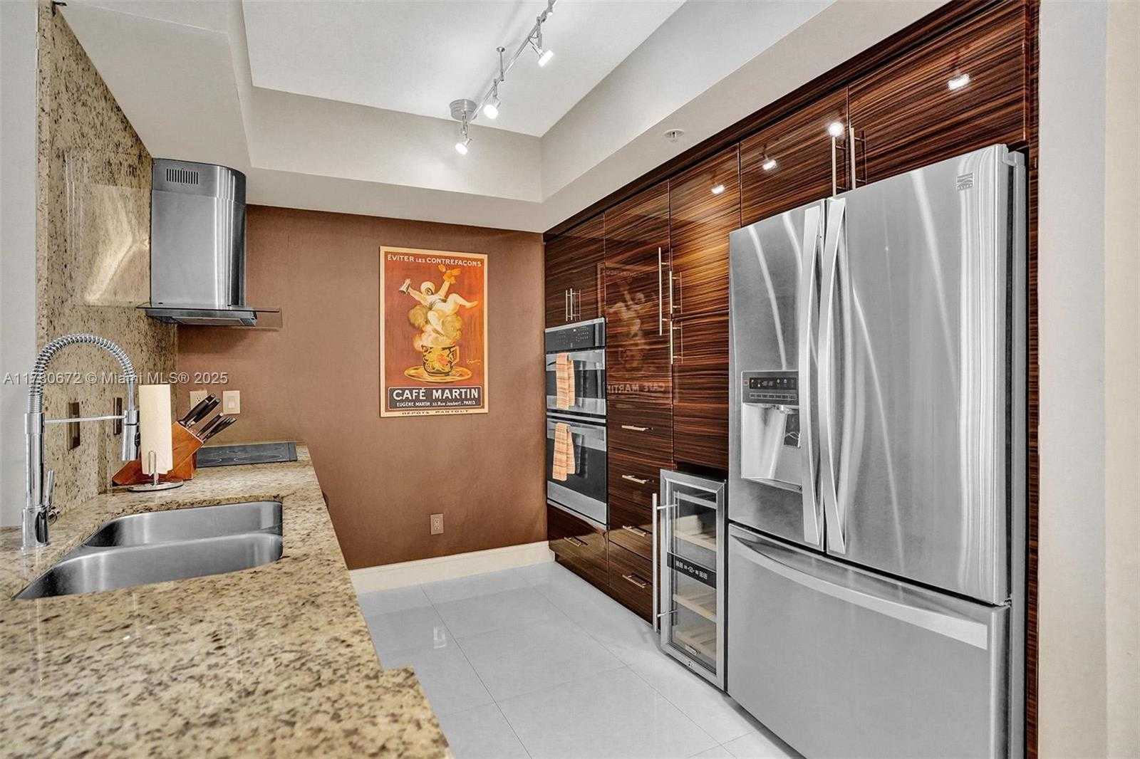 Small Image of 325 SOUTH BISCAYNE BLVD #2519, Miami Number 25