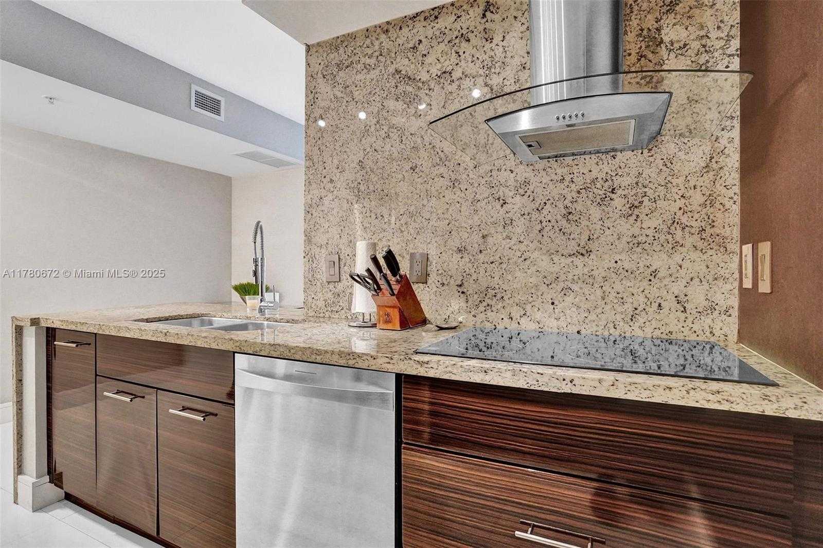 Small Image of 325 SOUTH BISCAYNE BLVD #2519, Miami Number 26