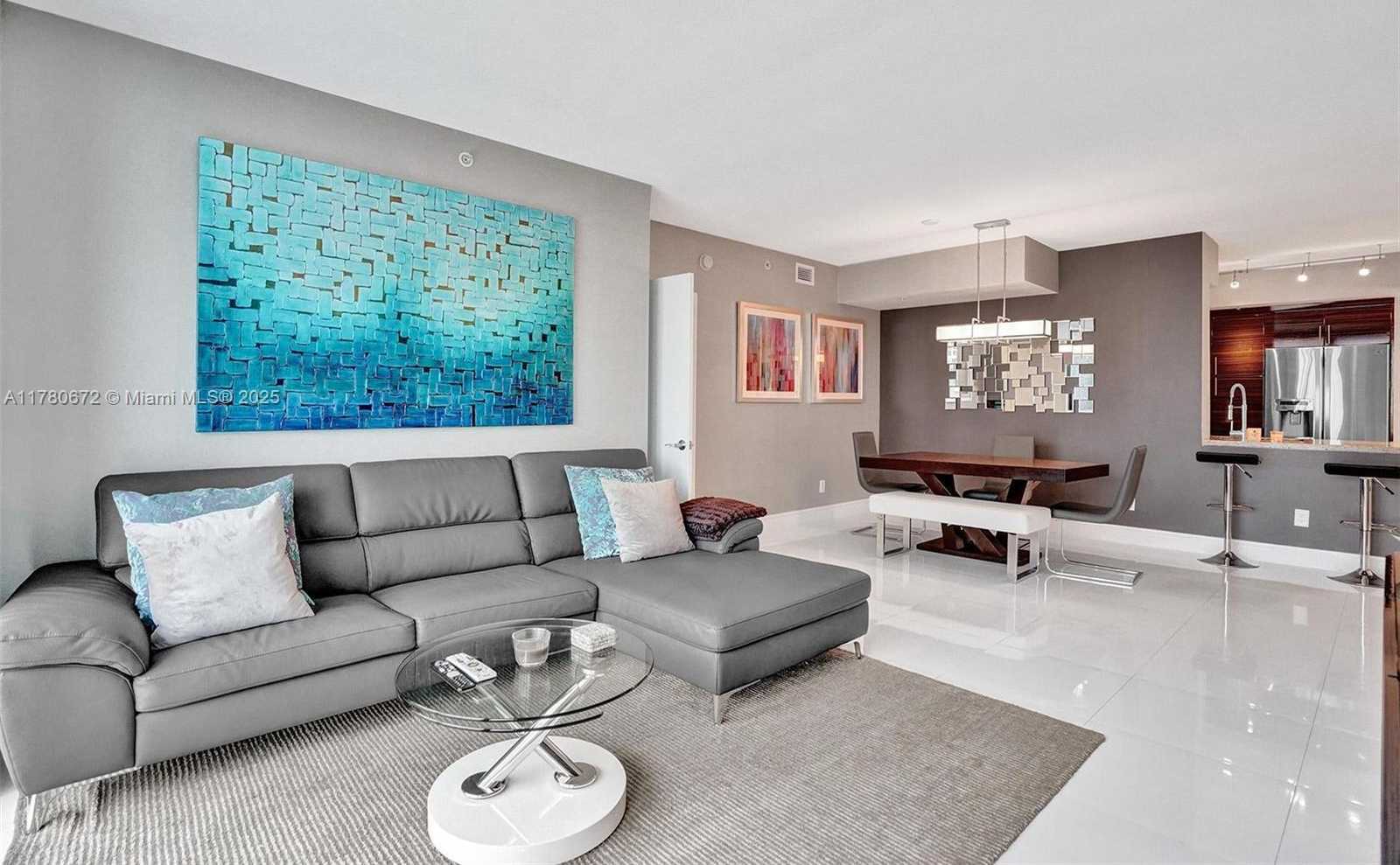 Small Image of 325 SOUTH BISCAYNE BLVD #2519, Miami Number 4