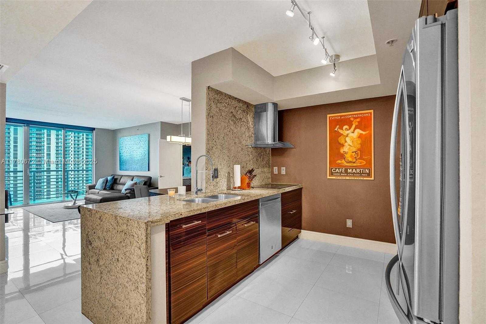 Small Image of 325 SOUTH BISCAYNE BLVD #2519, Miami Number 6