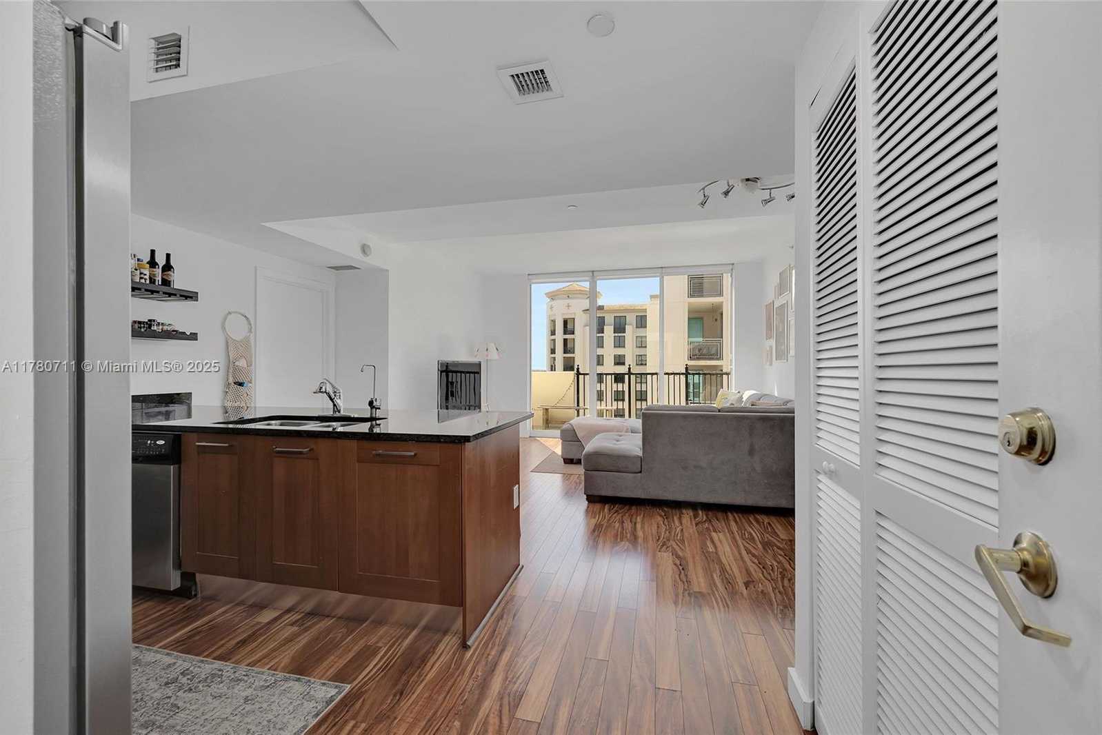 Small Image of 4100 SALZEDO ST #912, Coral Gables Number 4