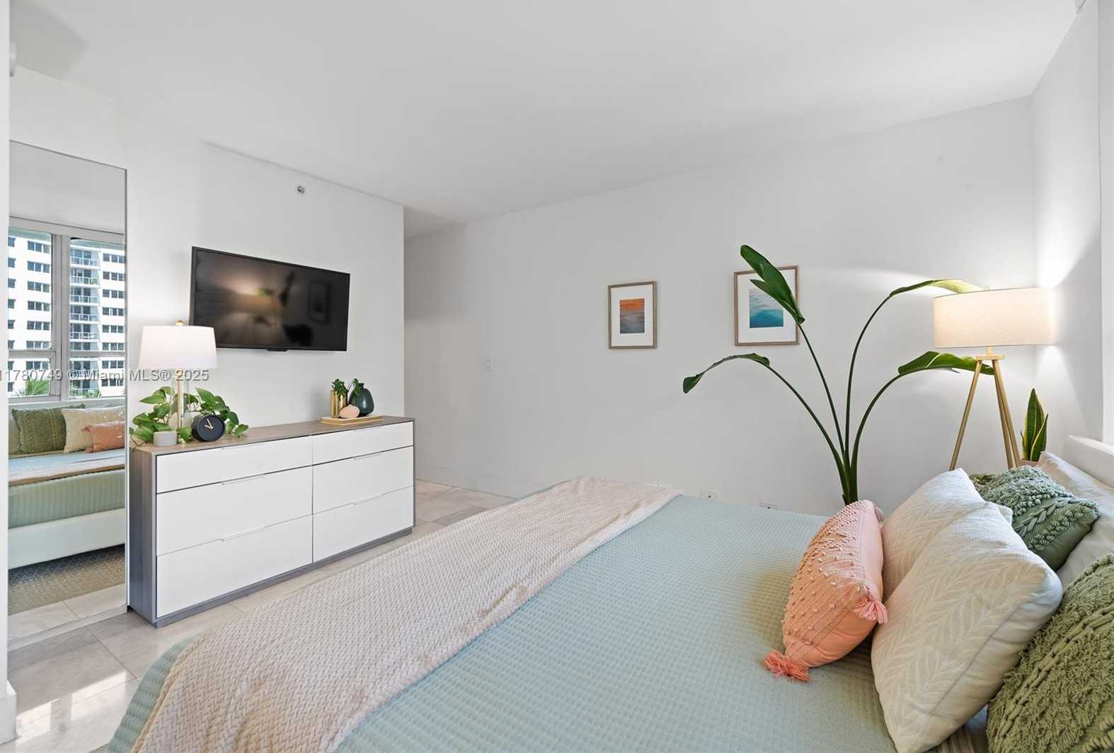 Small Image of 1500 BAY RD #668S, Miami Beach Number 4