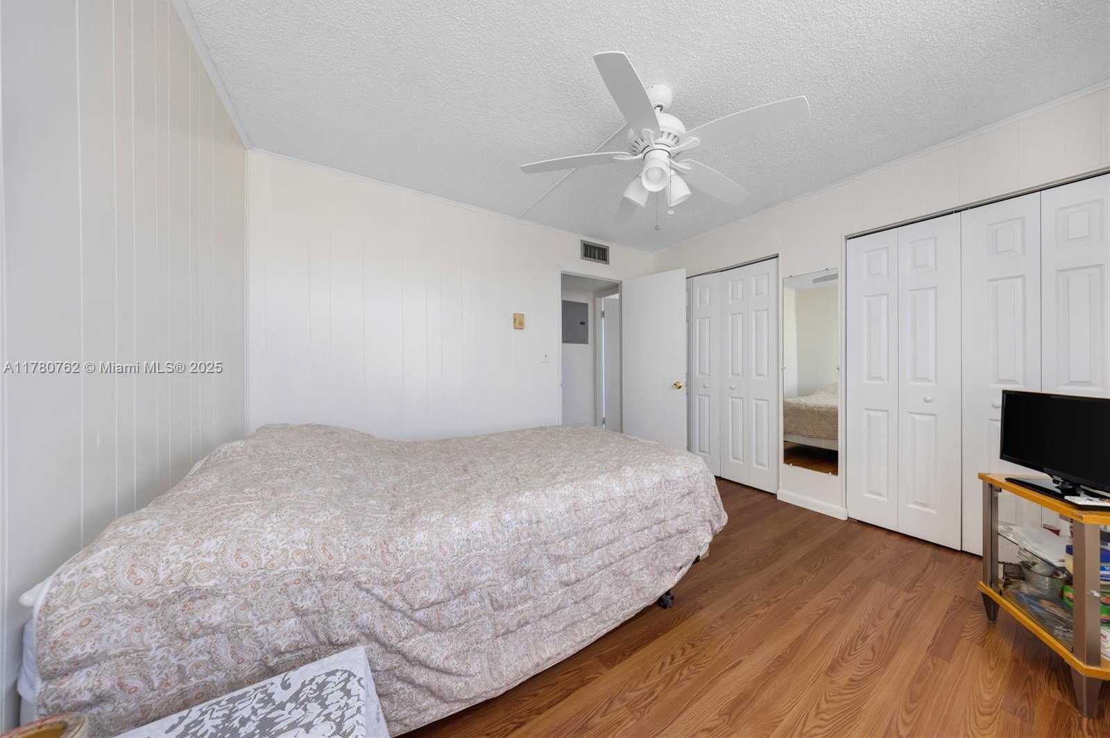 Small Image of 920 NORTH EAST 199TH ST #4S, Miami Number 19