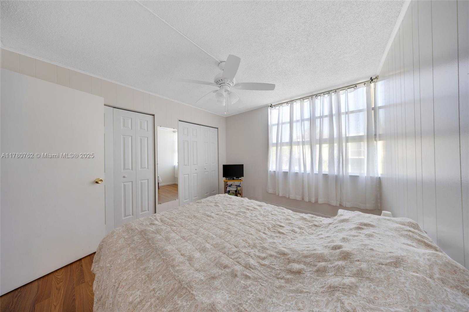 Small Image of 920 NORTH EAST 199TH ST #4S, Miami Number 20