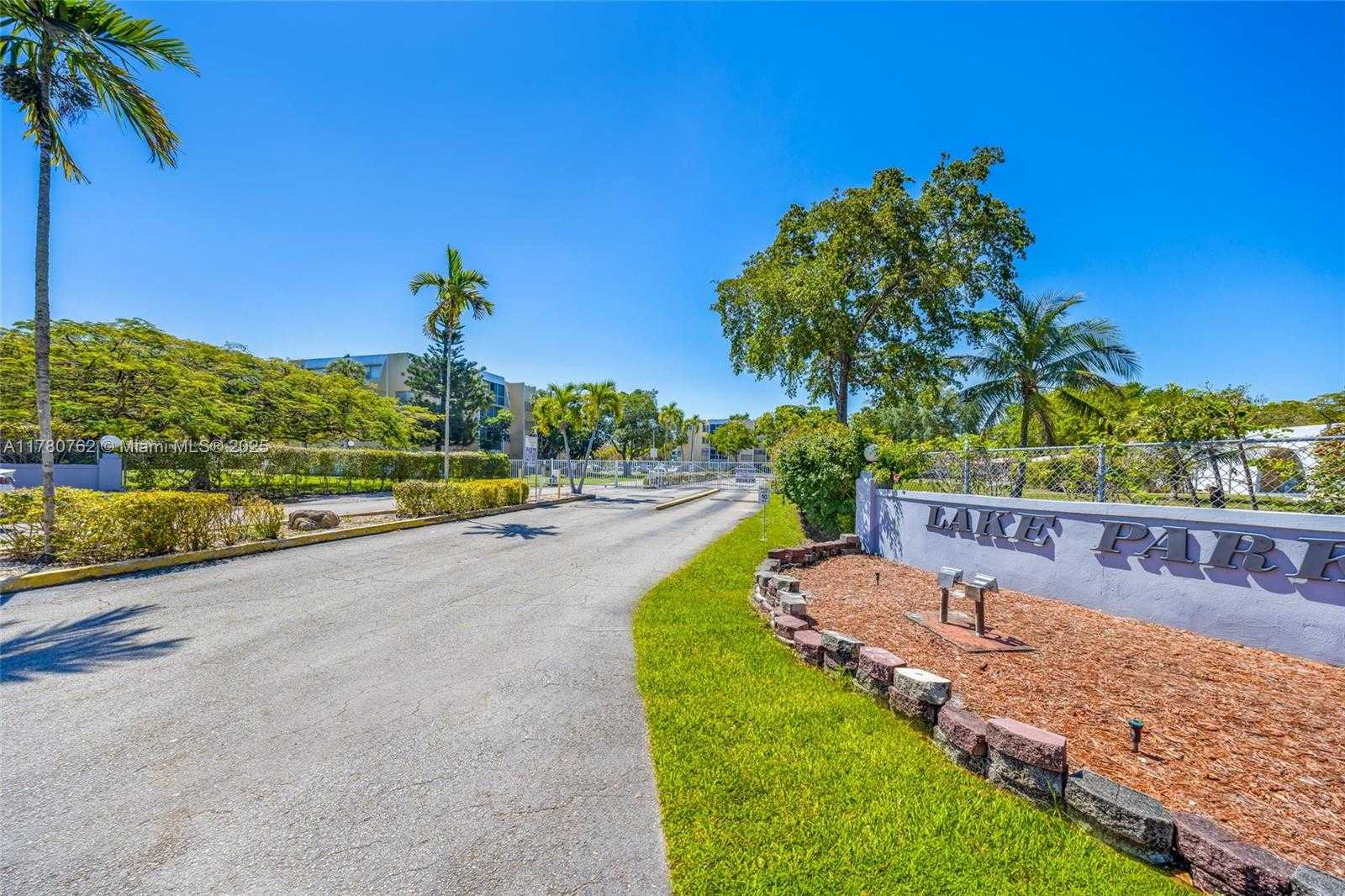 Small Image of 920 NORTH EAST 199TH ST #4S, Miami Number 3